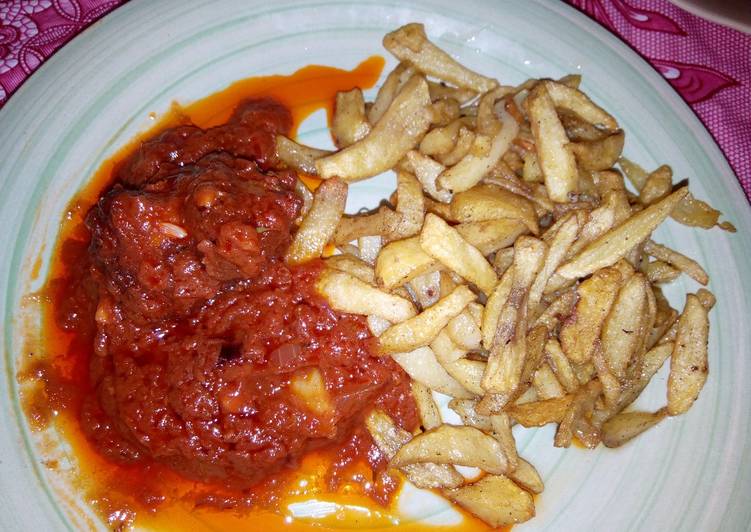 Recipe of Super Quick Homemade Fried Irish potatoes with fresh tomatoes sauce