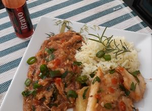 Foto de Filé de Pescada Amarela ao forno na cama de cebola e batata