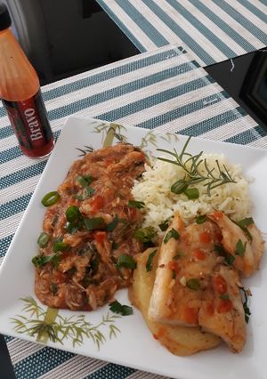 Foto de Filé de Pescada Amarela ao forno na cama de cebola e batata