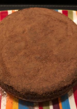 Una foto de Bizcocho húmedo de chocolate