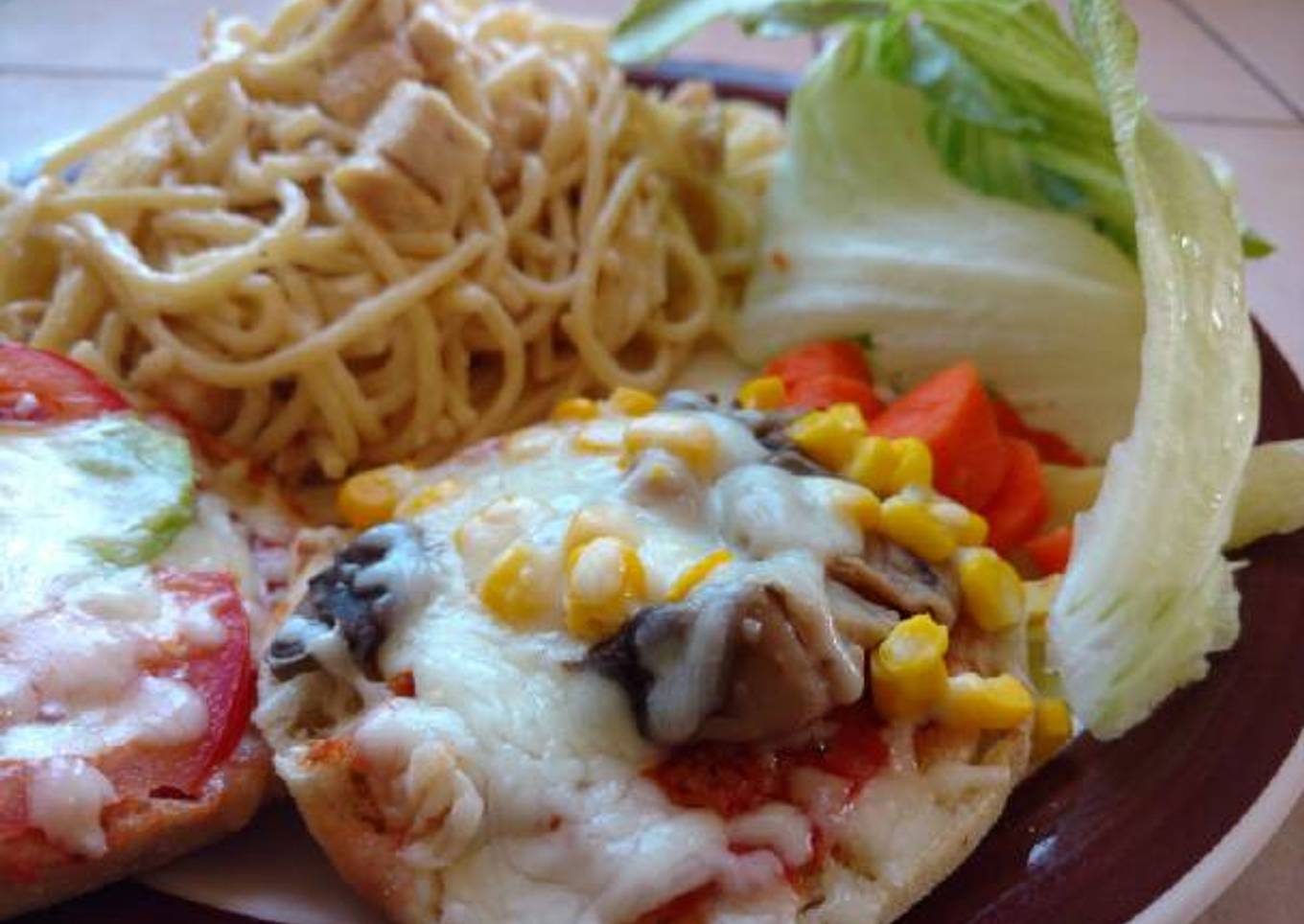 Mini Pizzas Vegetarianas con spaghetti