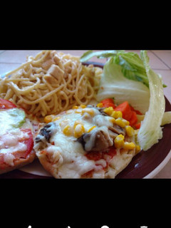 Una foto de Mini Pizzas Vegetarianas con spaghetti