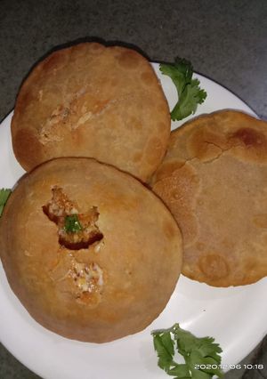 पिज़्ज़ा कचौड़ी (pizza kachodi recipe in Hindi) रेसिपी मुख्य फोटो