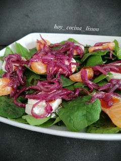 Una foto de Ensalada de espinacas