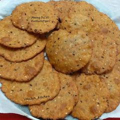 A picture of Moong Dal Ki Kurkuri Poori.
