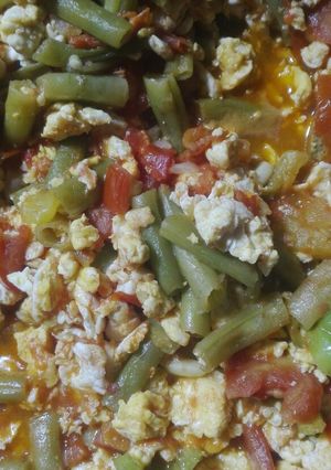 Una foto de Huevos entomatados con ejote
