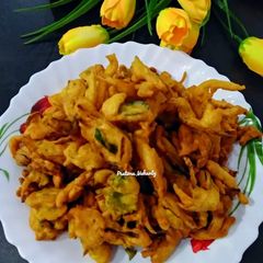 A picture of Onion Pakoda.