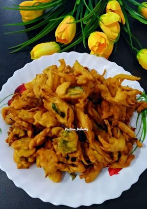 A picture of Onion Pakoda.