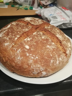 Una foto de Pan semi integral de semillas y nueces con masa madre de centeno