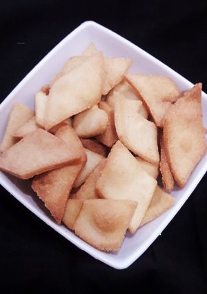 ગળ્યા સક્કરપારા (Sweet Shakkarpara Recipe In Gujarati) રેસીપી મુખ્ય ફોટો