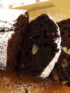 Una foto de Budín de cacao y nata montada