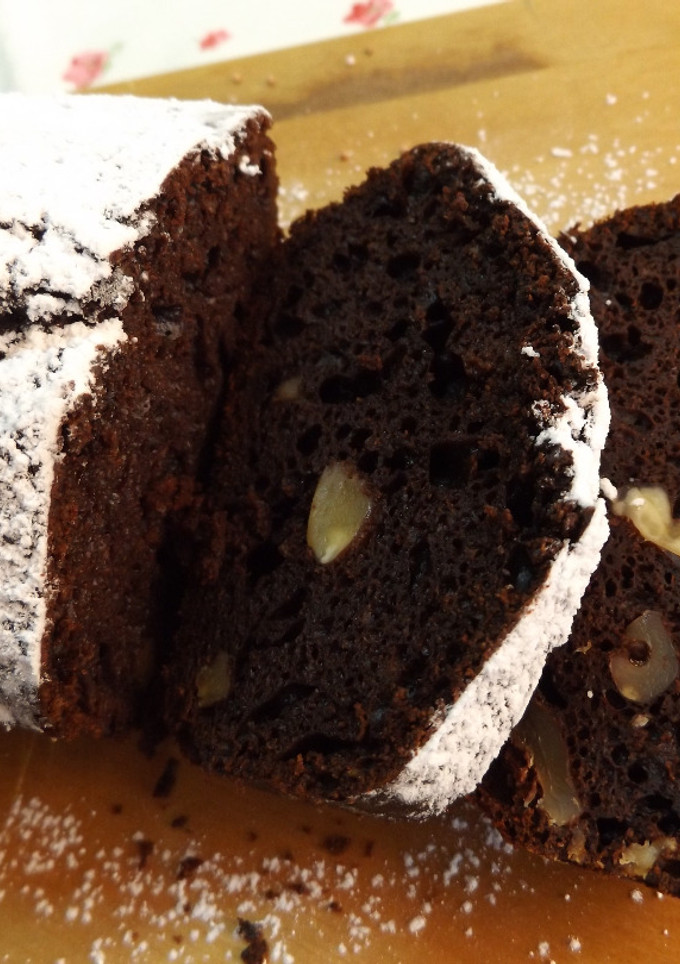 Una foto de Budín de cacao y nata montada