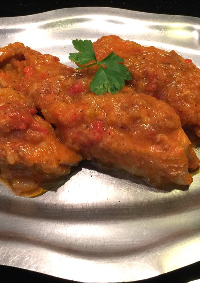 Una foto de Castañeta (palometa) en salsa