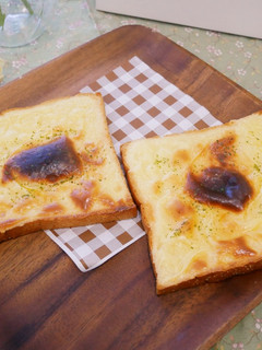 超簡單「岩燒乳酪吐司」奶香鹹香一次滿足!! 的食譜成品照片