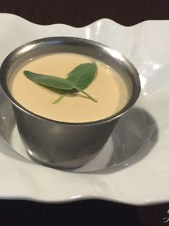 Una foto de Flan de Turrón