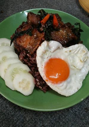 รูปของ ข้าวกะเพราหมูกรอบ ไข่ดาว