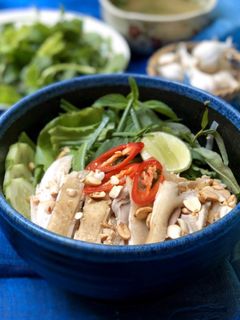 Hình của món Phở Gà Trộn.