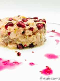 Foto di Tartare di salmone sfiziosa con melograno