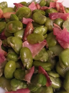 Una foto de Habas con jamón