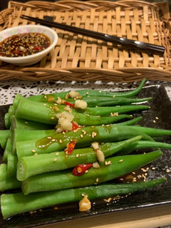 涼拌秋葵佐蒜蓉醬 的食譜成品照片