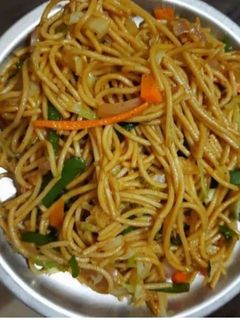 चाउमीन (Chowmein recipe in Hindi) रेसिपी मुख्य फोटो