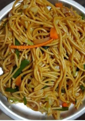चाउमीन (Chowmein recipe in Hindi) रेसिपी मुख्य फोटो