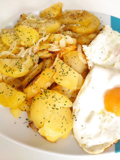 Una foto de Patatas a lo pobre
