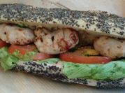 Una foto de bocadillos de pan