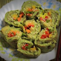 A picture of Spinach Egg Sushi.