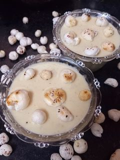 मखाने की खीर (Makhane ki kheer recipe in Hindi) रेसिपी मुख्य फोटो