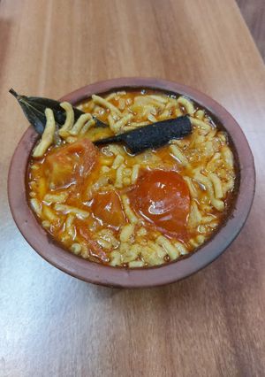 काठियावाड़ी सेव टमाटर की सब्जी (Kathiyavadi Sev tamato sabzi recipe in hindi) रेसिपी मुख्य फोटो