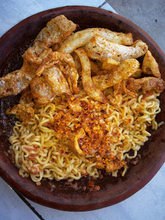 Foto resep Indomie mix sambel beberoq ditambah krupuk kulit