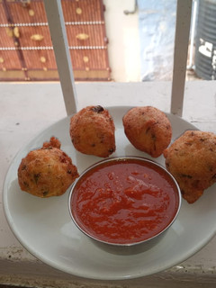 மைசூர் போண்டா (Mysore bonda recipe in tamil) செய்முறை முக்கிய புகைப்படம்