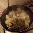 Almejilla nipona con vinillo blanco, ajo y perejil