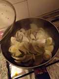 Almejilla nipona con vinillo blanco, ajo y perejil