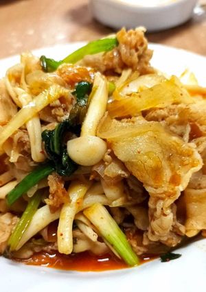 รูปของ หมูสามชั้นสไลด์ผัดกิมจิ
