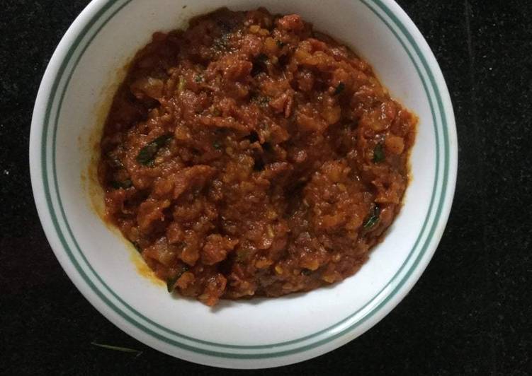 Tomato &amp; Menthi Chutney / Tomato Pachadi