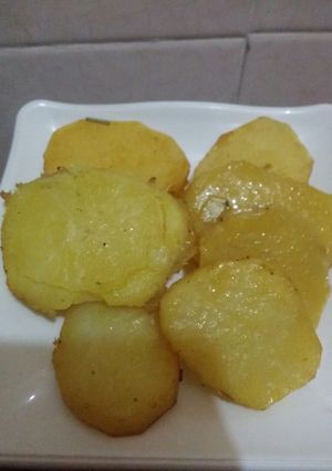 A picture of Oven baked potatoes#authormarathon#.