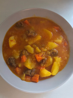 Una foto de Guiso de patatas con carne de ternera o cerdo