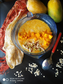 મેંગો ઓટ્સ પુડિંગ (Mango Oats Pudding Recipe In Gujarati) રેસીપી મુખ્ય ફોટો