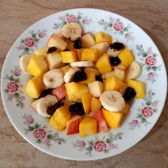 A picture of Healthy snacks 🍎🍌🥭🍎.