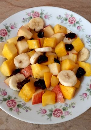 A picture of Healthy snacks 🍎🍌🥭🍎.