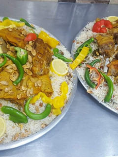 صورة لوصفة الطبخ الشعبي بما يسمى رز العنبر واللحم طبخ بالمرق