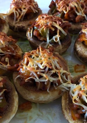 Una foto de Champiñones rellenos de carne al horno