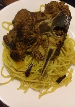 A picture of Pasta with chunky steak.