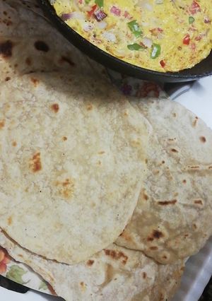 A picture of Yummy paratha and anda.