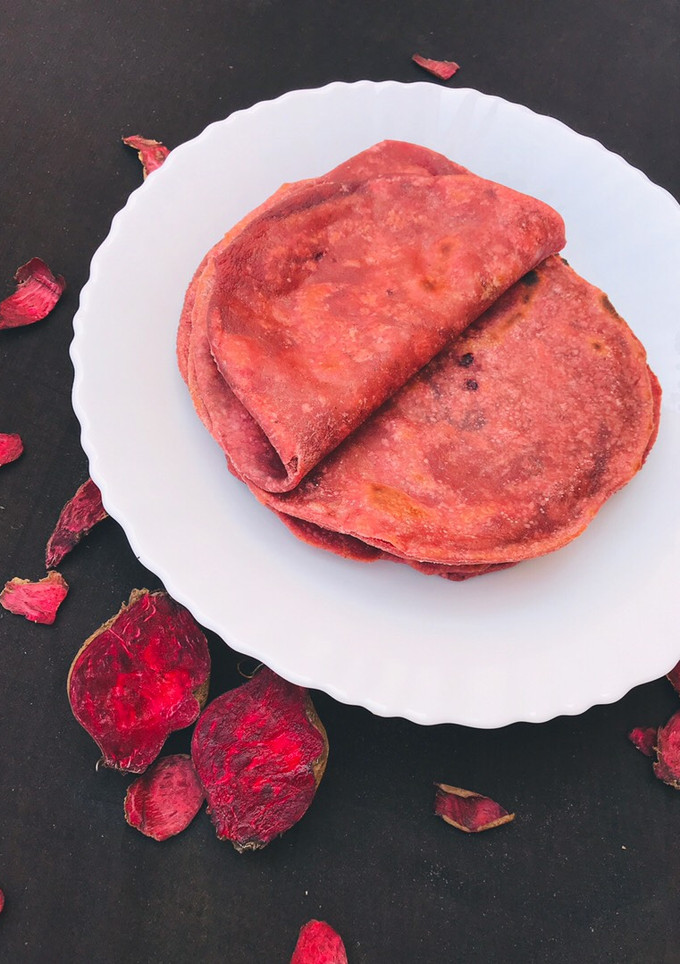 A picture of Beetroot chapati.