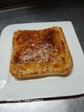 Tarta de pastron, queso tybo, huevo y tomate