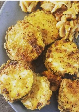 Une photo de Chips de courgette panées au parmesan