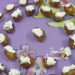 A picture of Almond Stuffed Creamy Dates.